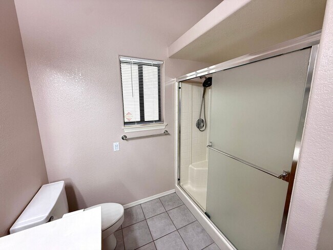 Building Photo - Custom 3 Bedroom, 2.5 Bath Home w/Bonus Ro...