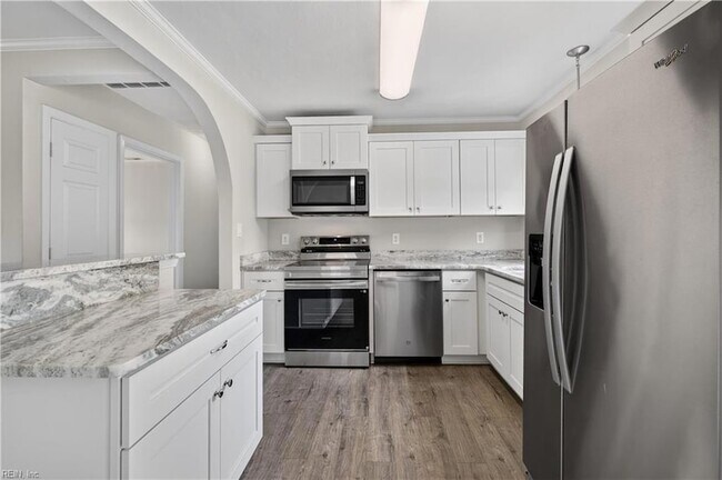 Building Photo - 805 Fairfield Blvd