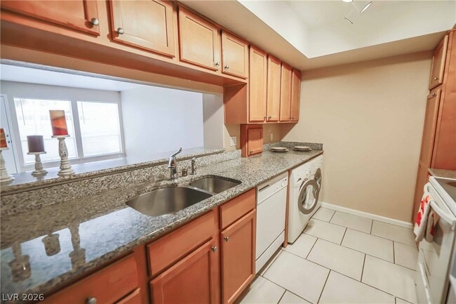 Building Photo - 683 Oakmont Ave