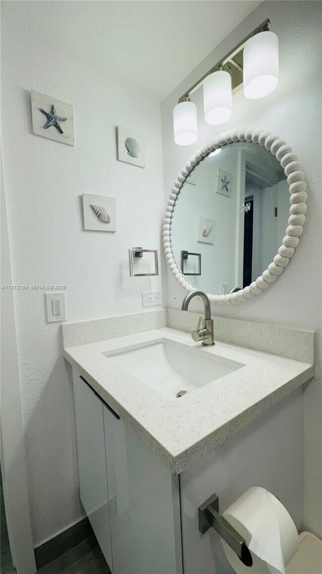 Building Photo - 60 SE Marlin Ave