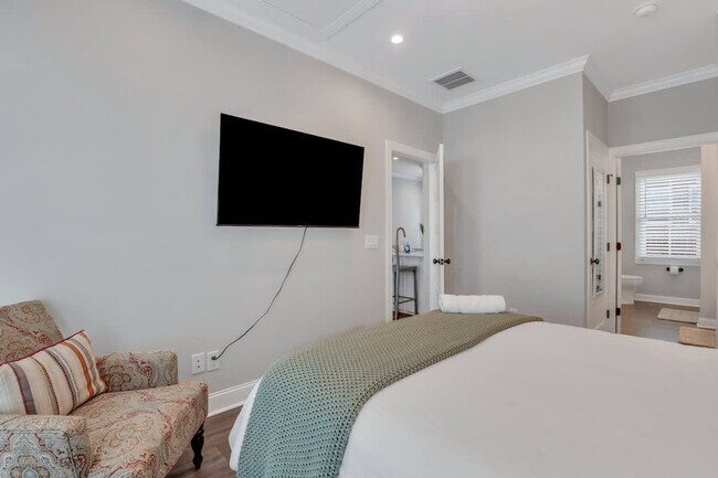 Building Photo - 306 W Gaston St