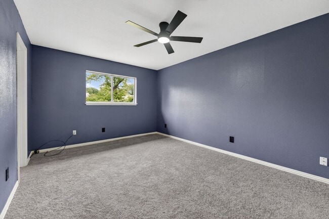Building Photo - 302 Independence Dr