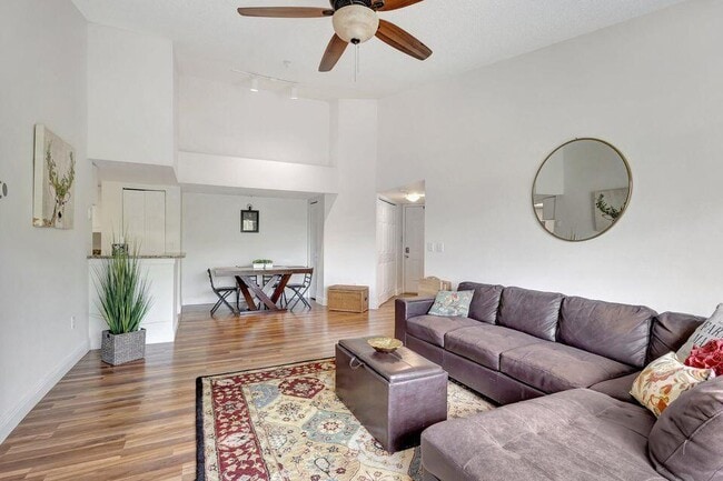 Building Photo - 1400 Crestwood Ct S
