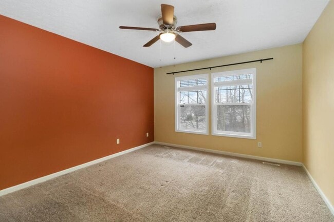 Building Photo - 5825 Crescent Ridge Dr