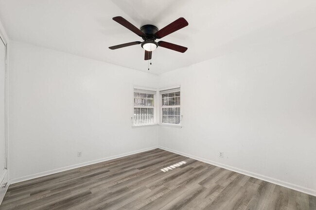 Building Photo - 587 E Arrow Hwy