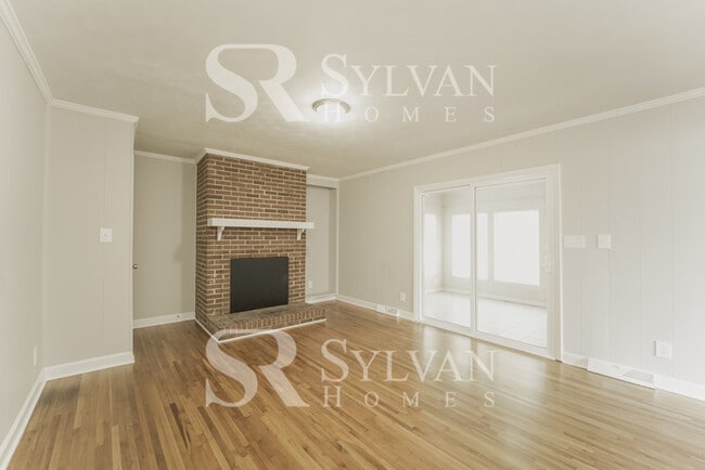 Building Photo - Feel welcome and comfortable in this charming home