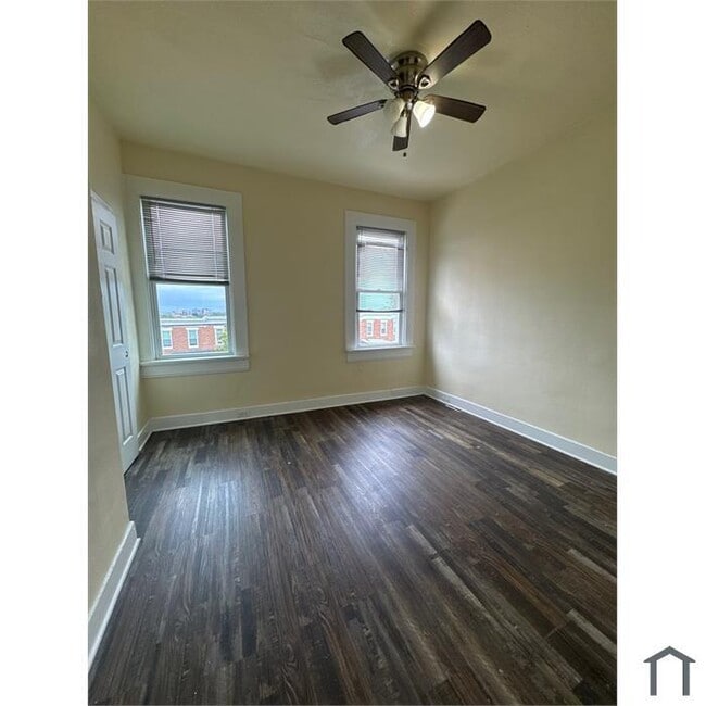 Building Photo - 2 Bedroom PLUS Den