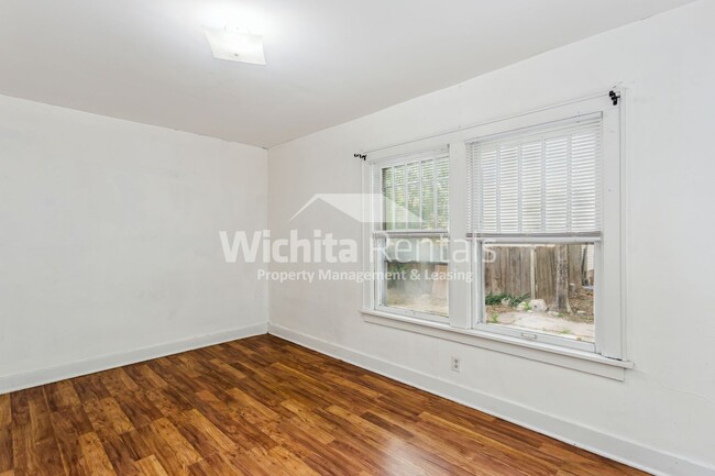 Building Photo - ***1/2 off first month's rent***