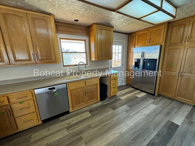 Building Photo - Unique Duplex on the South Side of Carson City - Near Tons of Shopping