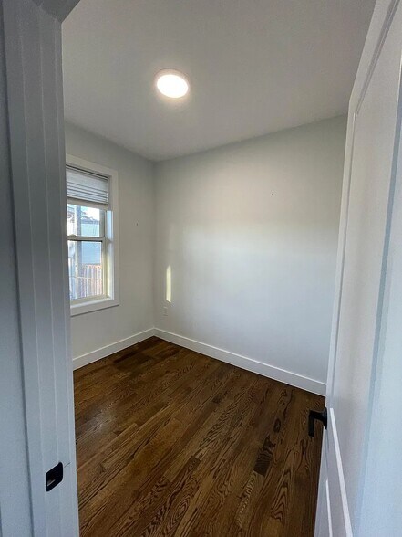 Office/Bonus Room - 156 Bremen St