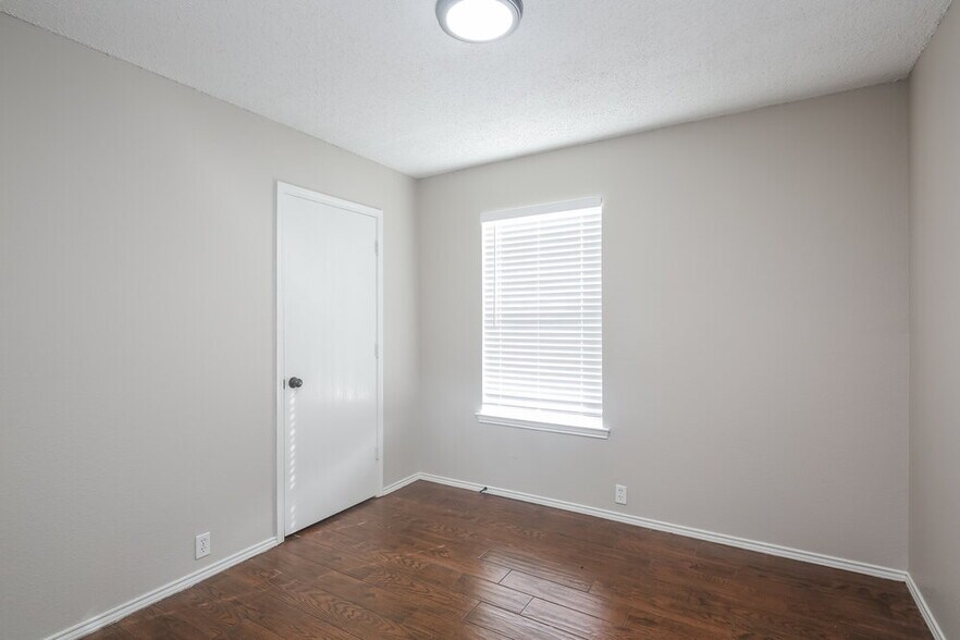 Building Photo - 100 Walnut Dr