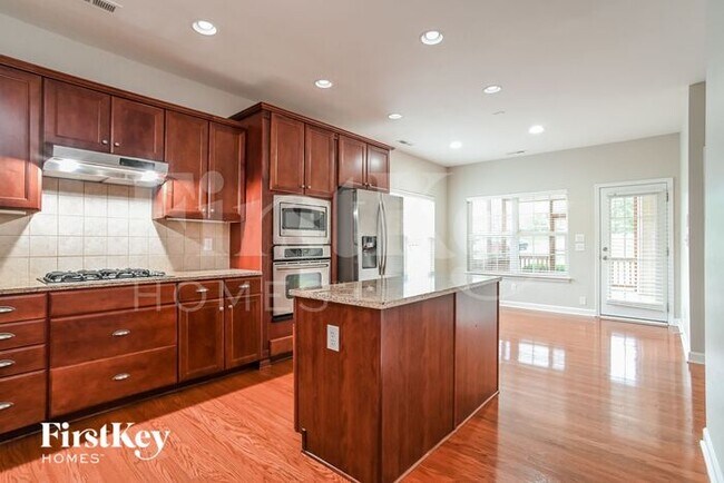 Building Photo - 5001 Fountainbrook Dr