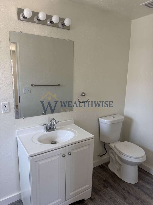 Building Photo - Freshly Remodeled 2 Bedroom 1 Bath Home for Rent 19 W Michigan Dr Unit A,Tucson, AZ 85714 $950 / ...