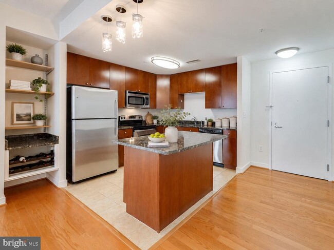 Building Photo - 155 Potomac Passage