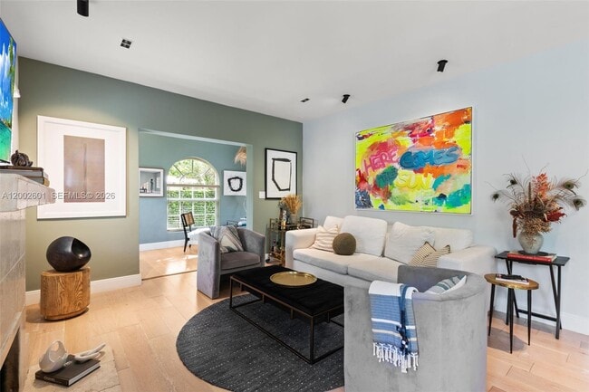 Building Photo - 1502 El Rado St