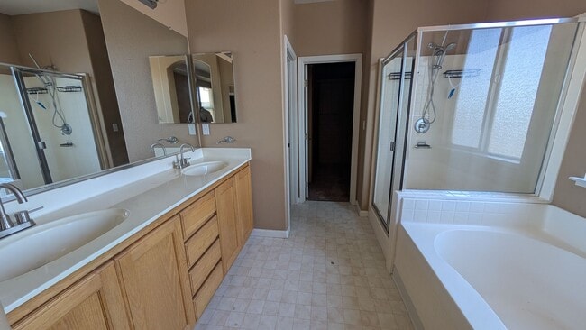 Building Photo - Must See! Cul de Sac Spacious 4 Bedroom