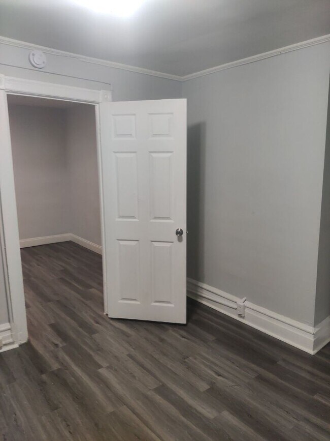 Building Photo - 384 Tilghman St