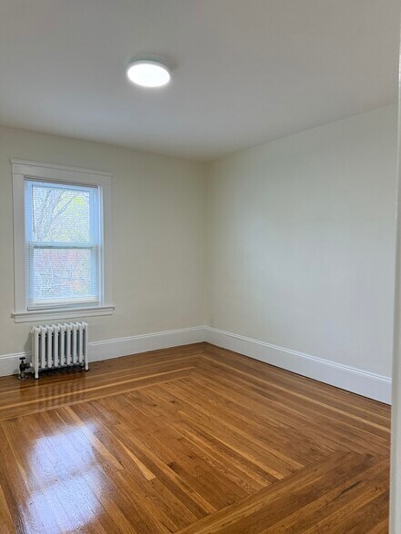 Building Photo - 90 Spruce St