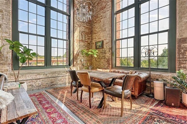 Building Photo - 170 Boulevard SE