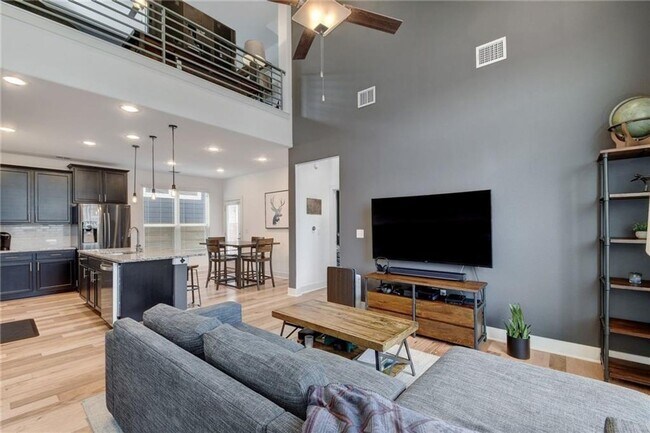 Building Photo - Eastwood at Riverside #47