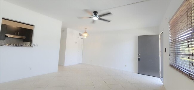 Building Photo - 304 NW 30th Ct