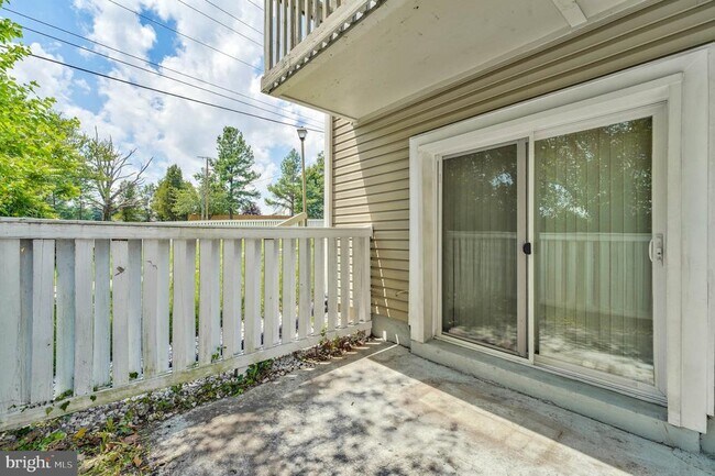Building Photo - 12883 Cara Dr