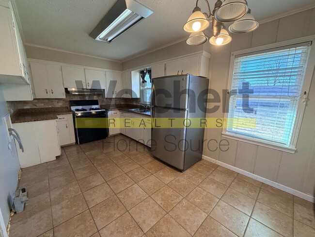 Building Photo - 3 bedroom, 1 bath in Sunset Hills