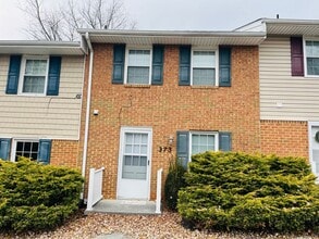 Building Photo - 2 Bedroom, 1.5 Bath Townhouse