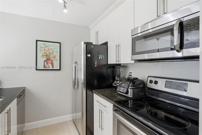 Building Photo - 2160 SW 16th Ave