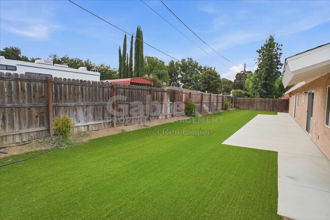 Building Photo - 31615 Hunter Ln