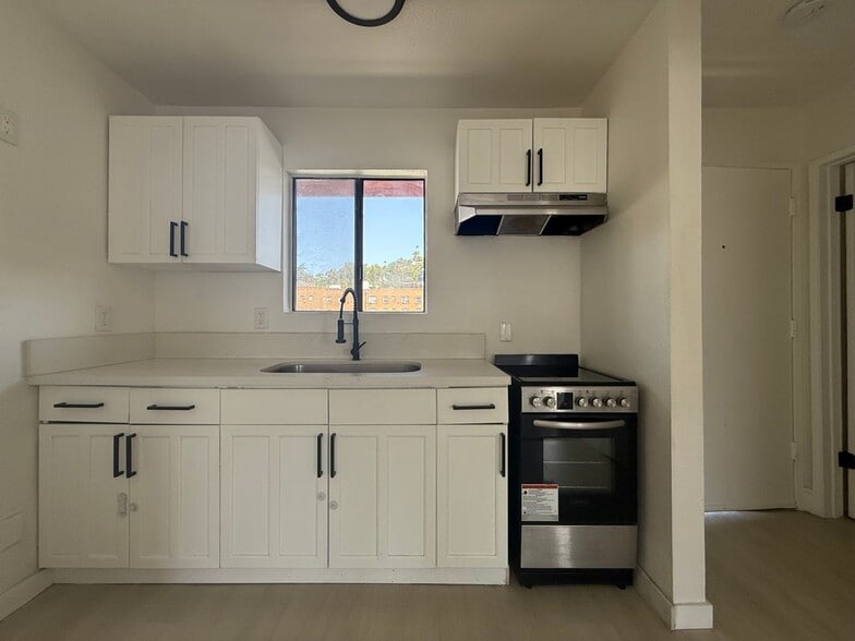 Building Photo - 1816 N Gramercy Pl
