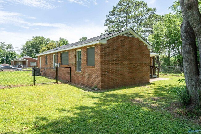 Building Photo - 2820 Union Dr NW