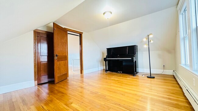 Building Photo - 62 Edgecliff Rd