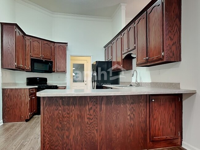 Building Photo - 6145 Sandbourne E