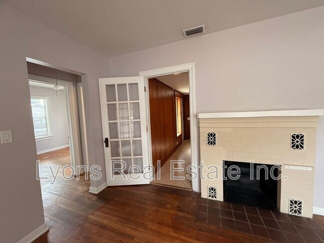 Building Photo - 2114 Dora St