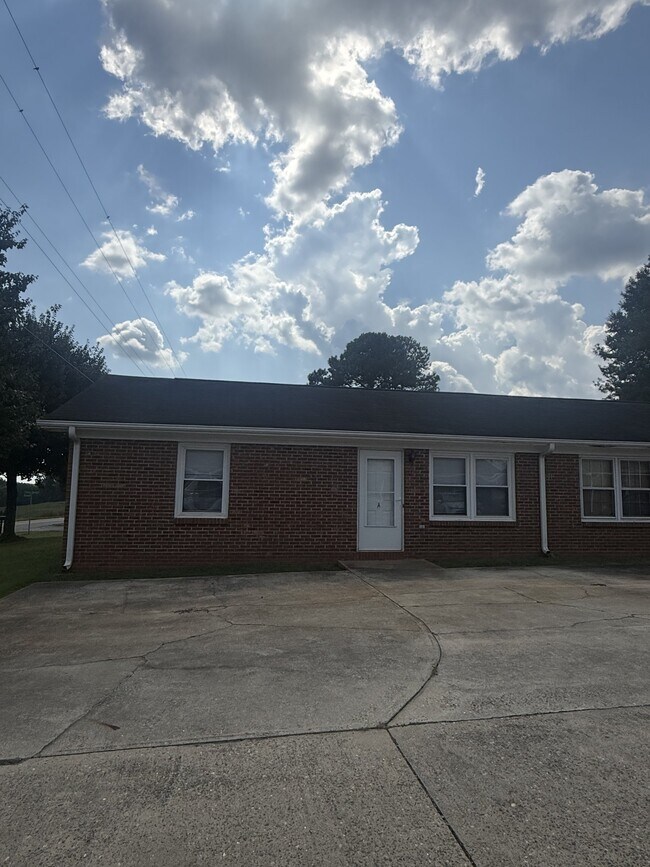 Building Photo - 101 Blair Ln