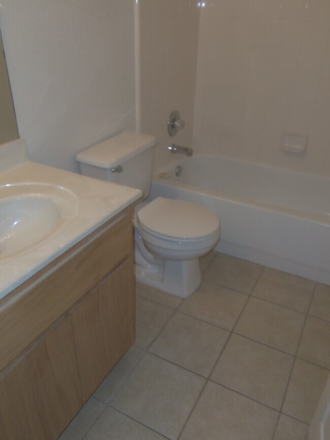 Building Photo - 2810 Windmill Ct