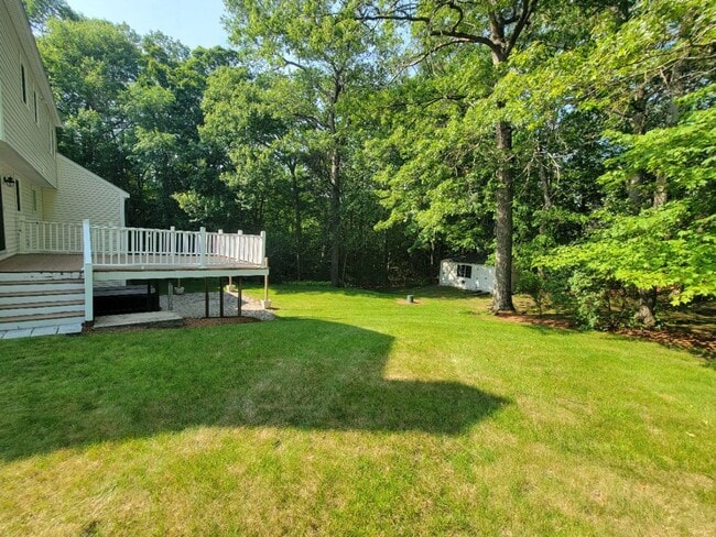 Building Photo - Beautiful Single-Family Home Litchfield NH for Rent