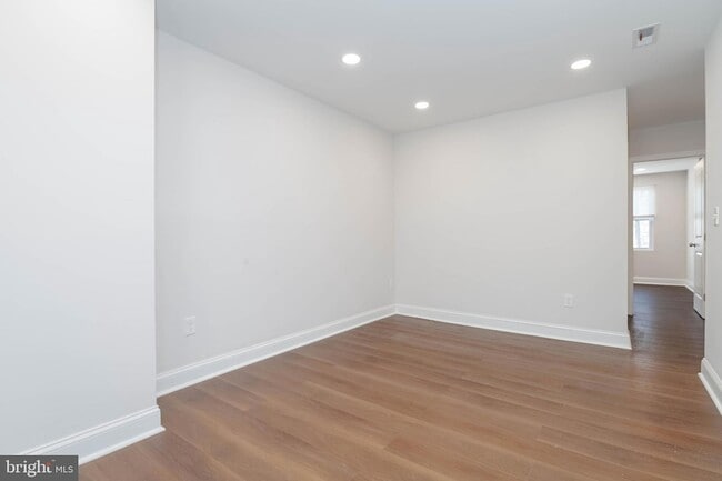 Building Photo - 508 N Linwood Ave