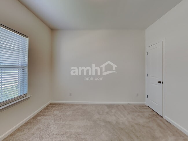 Building Photo - 5462 Stonecrest Dr