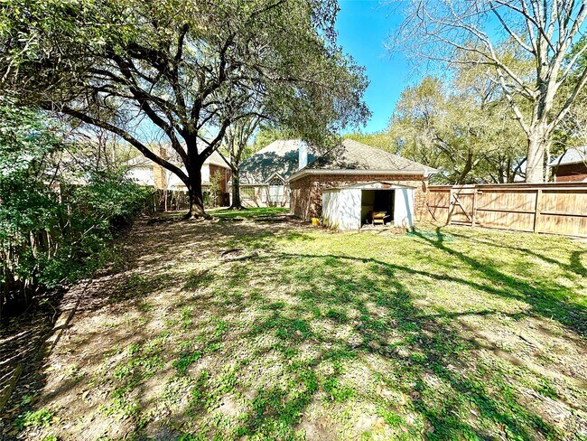 Building Photo - 3302 Richland Dr