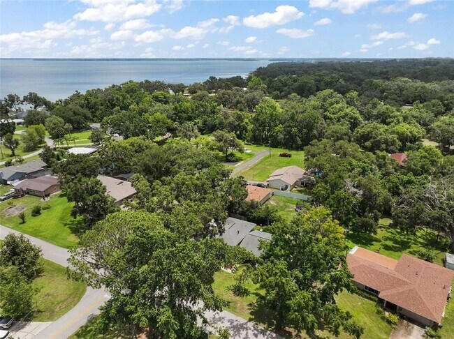 Building Photo - BEAUTIFUL 4BED 2BATH HOME WITH DETACHED OF...