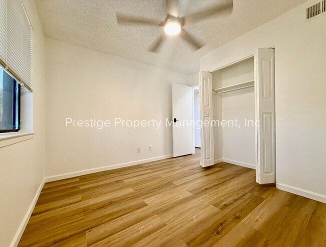 Building Photo - 6331 N Barcelona Ct