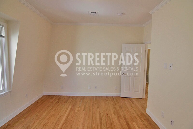 Building Photo - 15 Langdon St