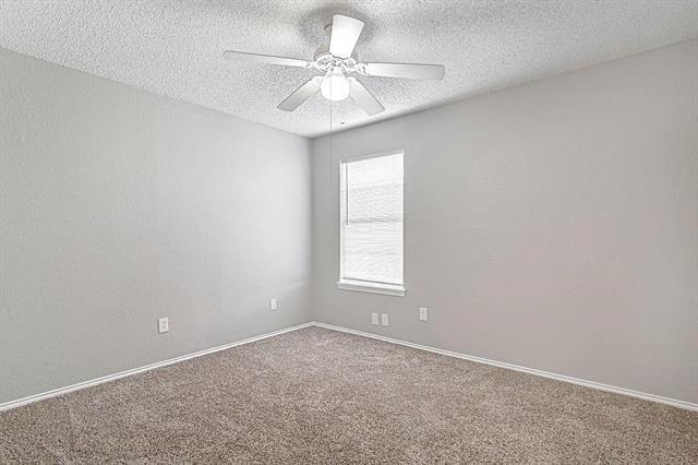 Building Photo - 836 NW Summercrest Blvd