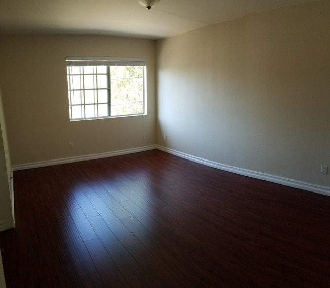 2nd floor - 1st bedroom suite - 14727 Magnolia Blvd