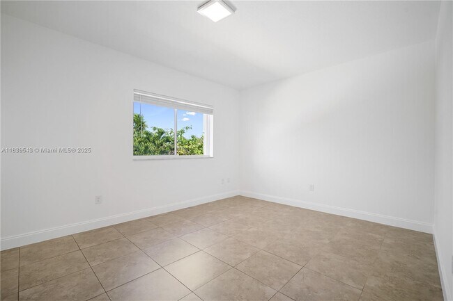 Building Photo - 2894 SW 144th Ct