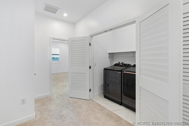 Building Photo - 14131 SW Thorens Dr