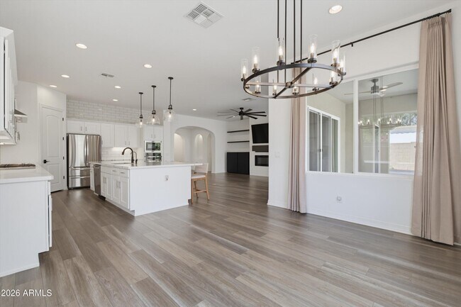 Building Photo - 2024 W Andalusian Trail