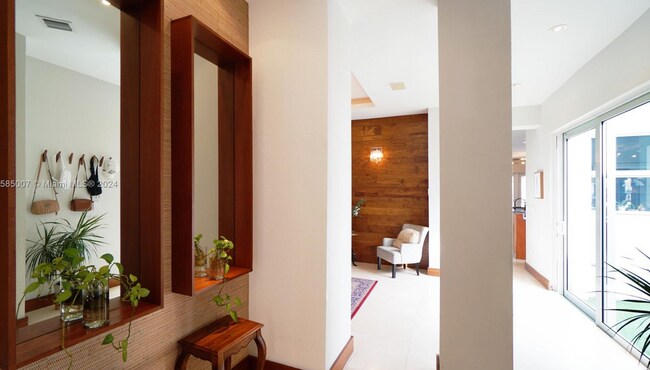 Building Photo - 7031 NW 113th Ct